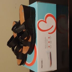 Baretraps posture built in orthotic